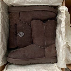 UGG Bailey Button II